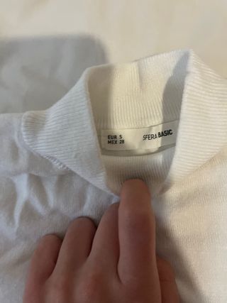 Jersey blanco hombros descubiertos