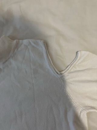 Jersey blanco hombros descubiertos
