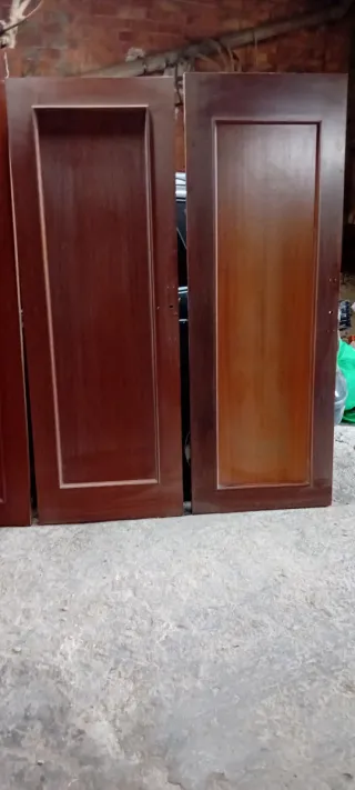 Puerta de madera maciza