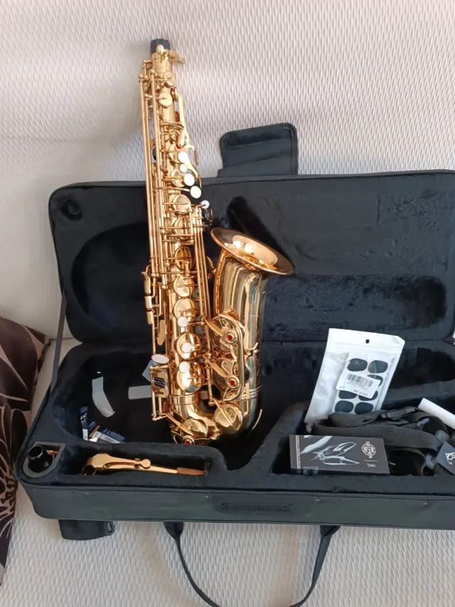 Saxofón Alto Bressant Dorado