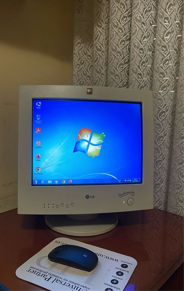 Monitor LG Studioworks 520S Beige