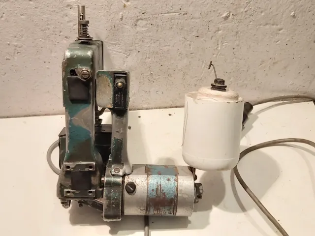 Máquina portátil ZENIT de coser sacos