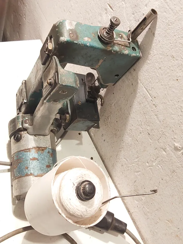 Máquina portátil ZENIT de coser sacos