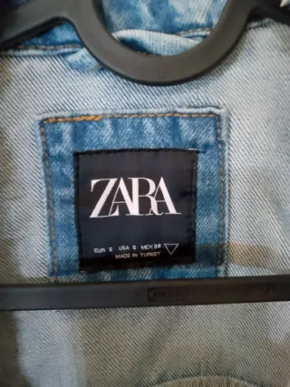 Cazadora vaquera Zara desgastada