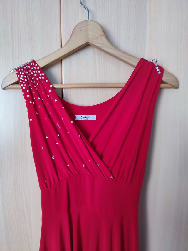 Vestido rojo con pedrería