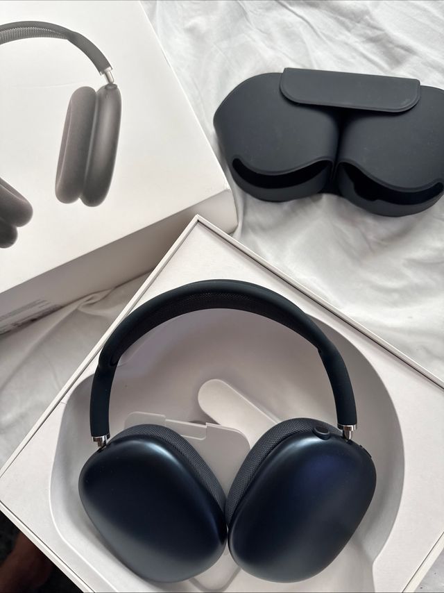 Apple AirPods Max Space Gray