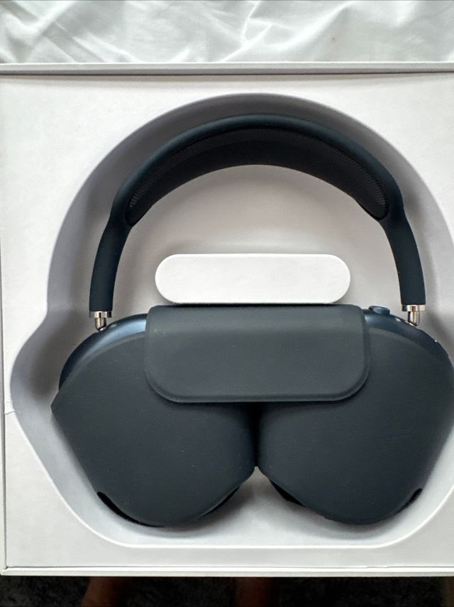 Apple AirPods Max Space Gray