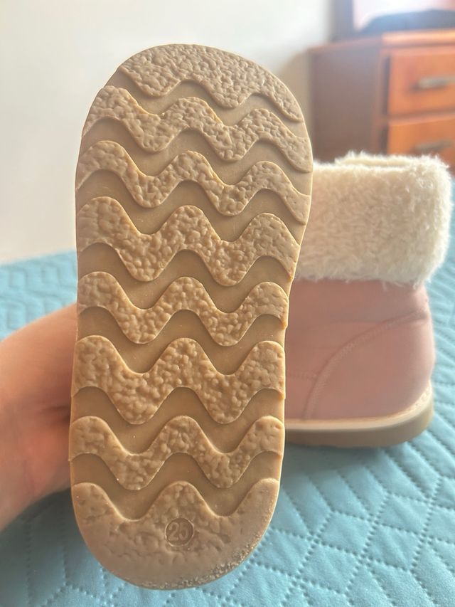 Botitas niña rosas con pelo