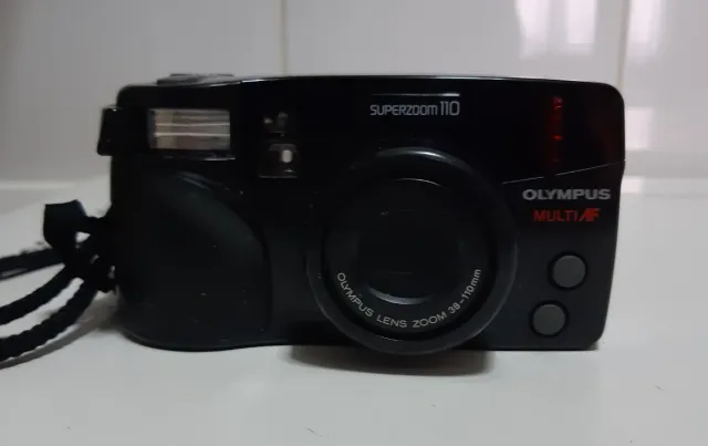 Cámara Olympus Superzoom 110