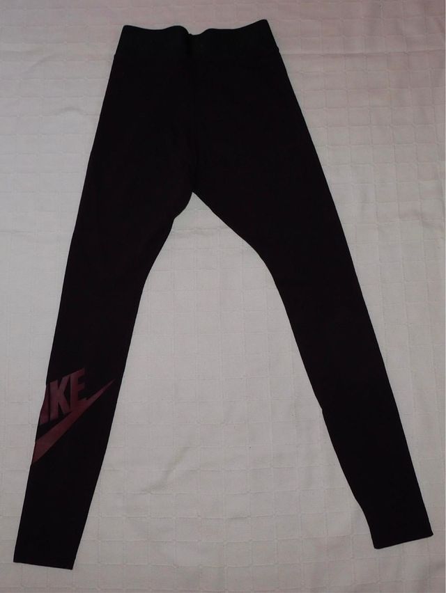 Mallas Nike granate y negro