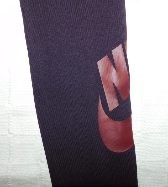 Mallas Nike granate y negro