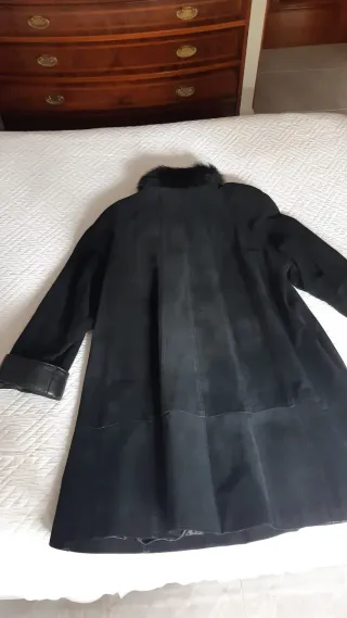 Abrigo de piel negro