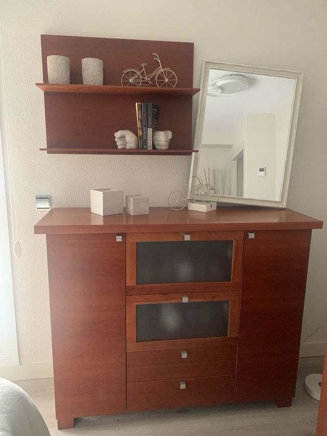 Aparador madera maciza con estantería y espejo