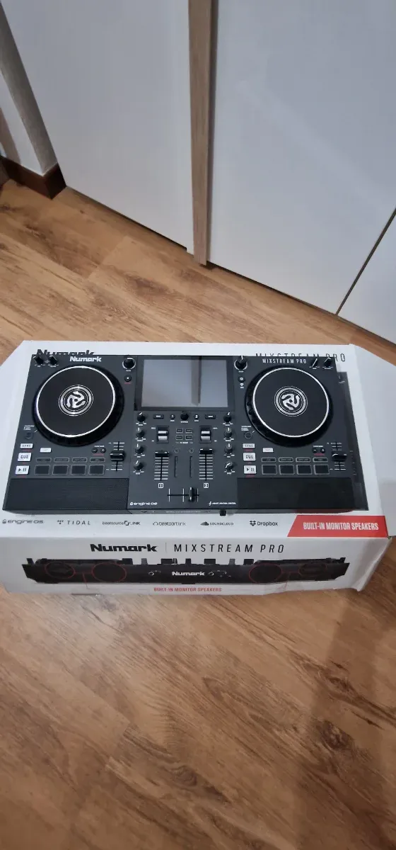 Numark Mixstream Pro Console DJ