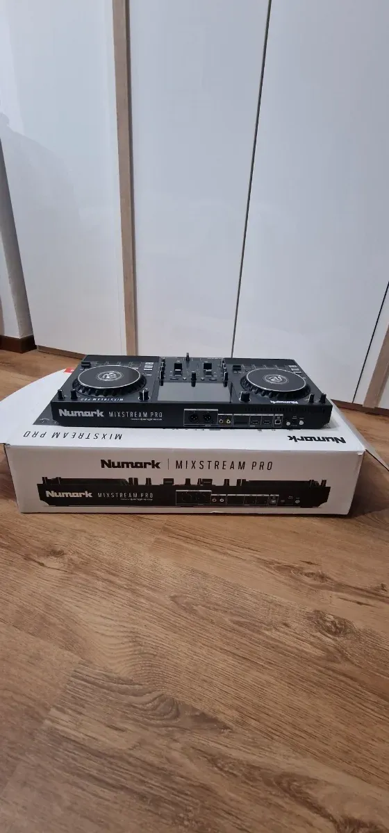 Numark Mixstream Pro Console DJ