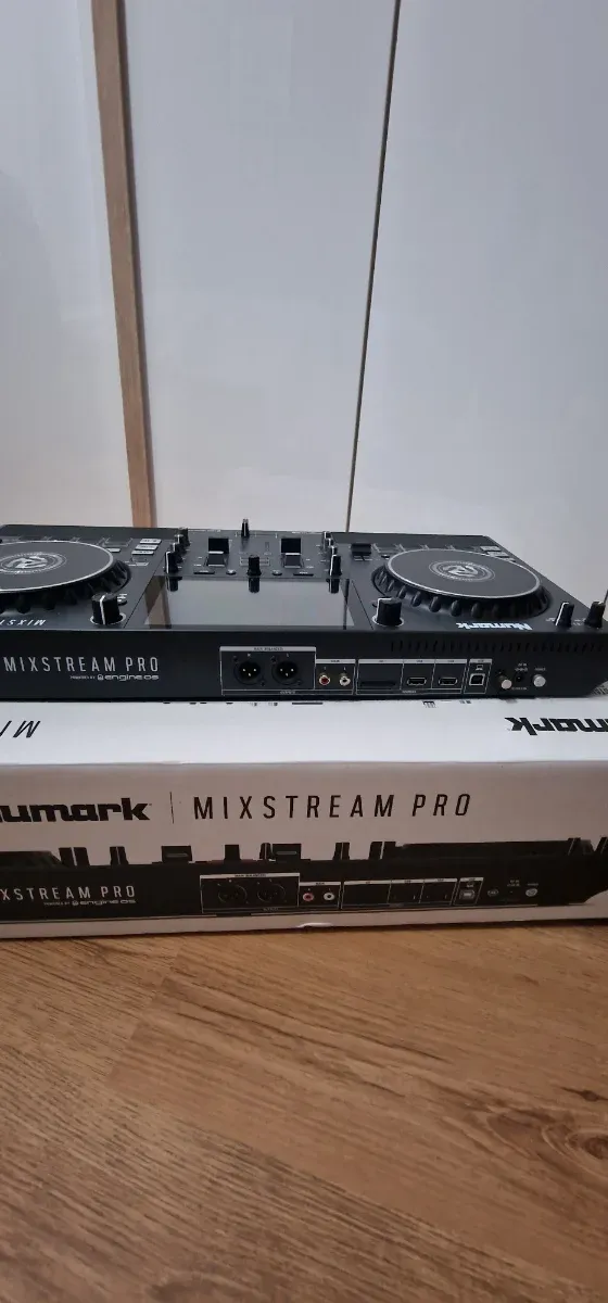 Numark Mixstream Pro Console DJ