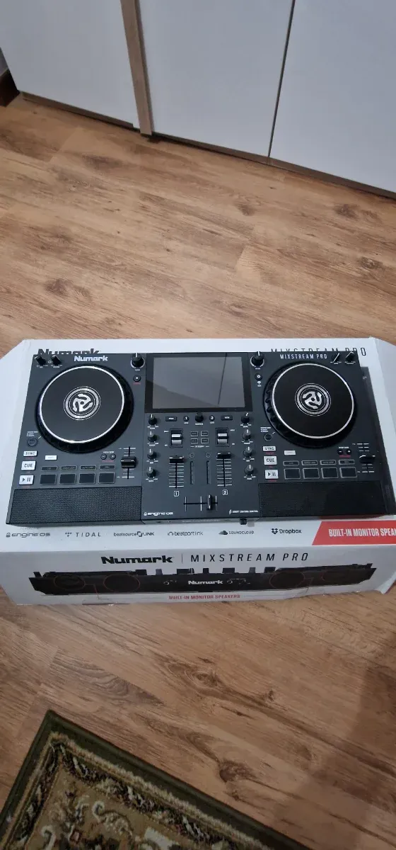 Numark Mixstream Pro Console DJ