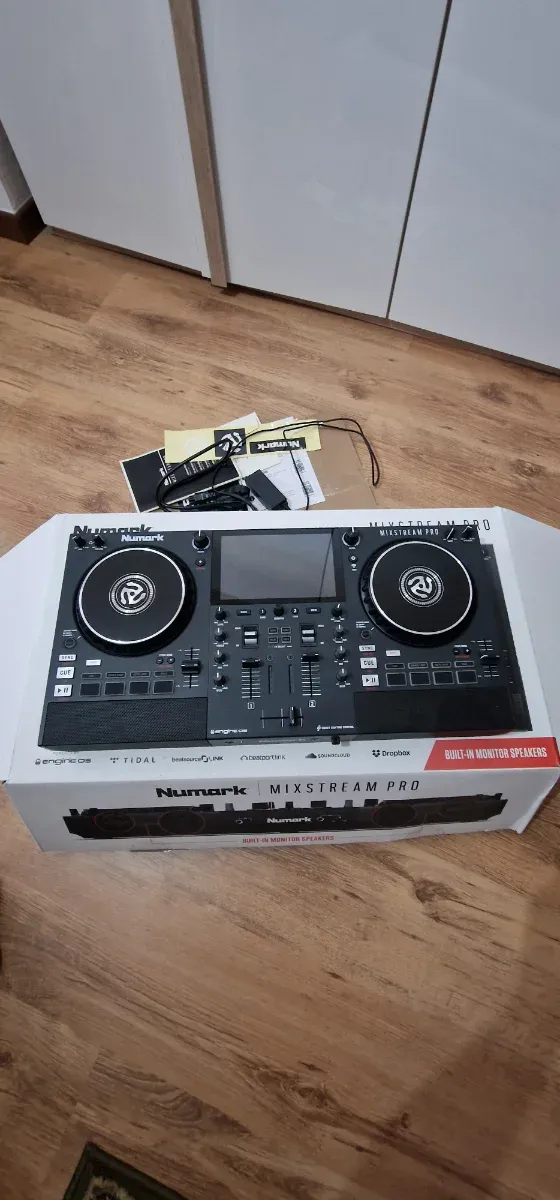 Numark Mixstream Pro Console DJ