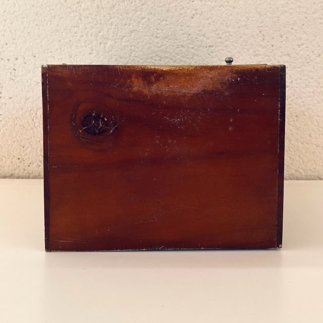 Caja llavero de madera