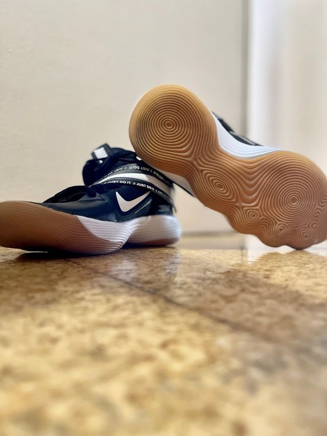 Zapatillas Nike Hyperset Negras y Blancas