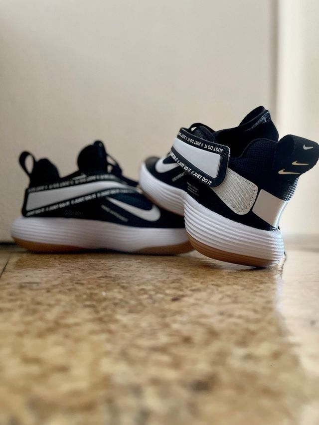 Zapatillas Nike Hyperset Negras y Blancas