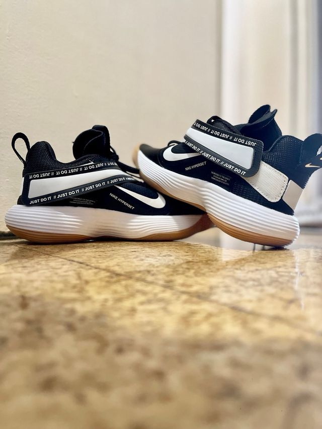 Zapatillas Nike Hyperset Negras y Blancas