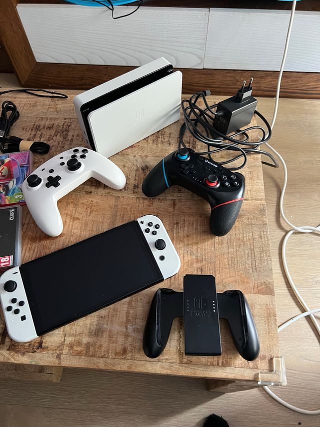 Nintendo Switch OLED Blanca y Negra