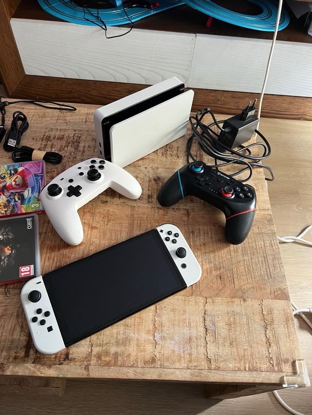 Nintendo Switch OLED Blanca y Negra
