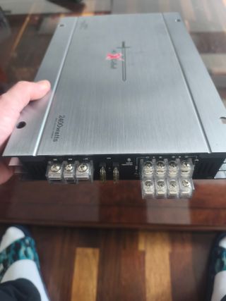 Amplificador Caliber X600.4 2400W