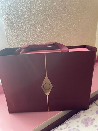 Bolso Charlotte Tilbury Rosa y Dorado