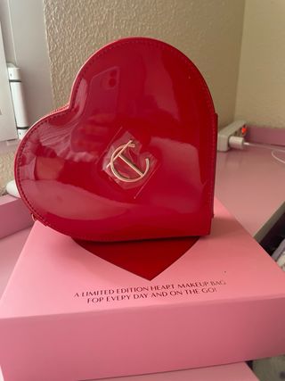 Bolso Charlotte Tilbury Rosa y Dorado