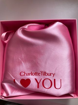 Bolso Charlotte Tilbury Rosa y Dorado