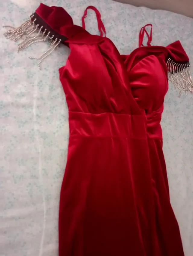 Vestido elegante granate con flecos