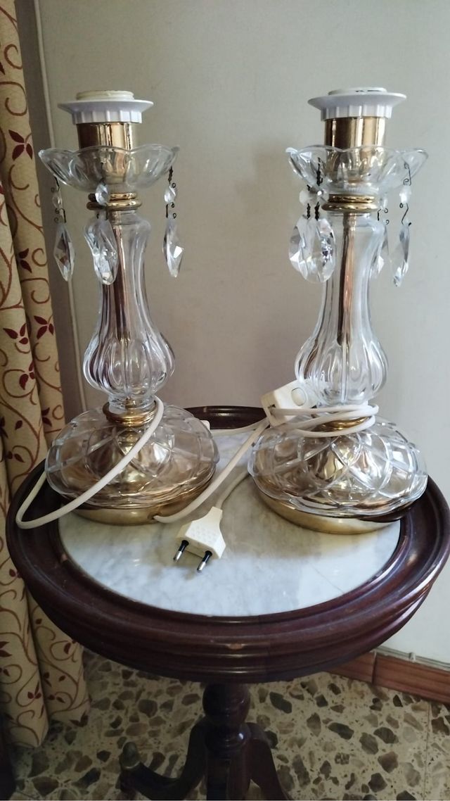 Lámparas de cristal y metal doradas