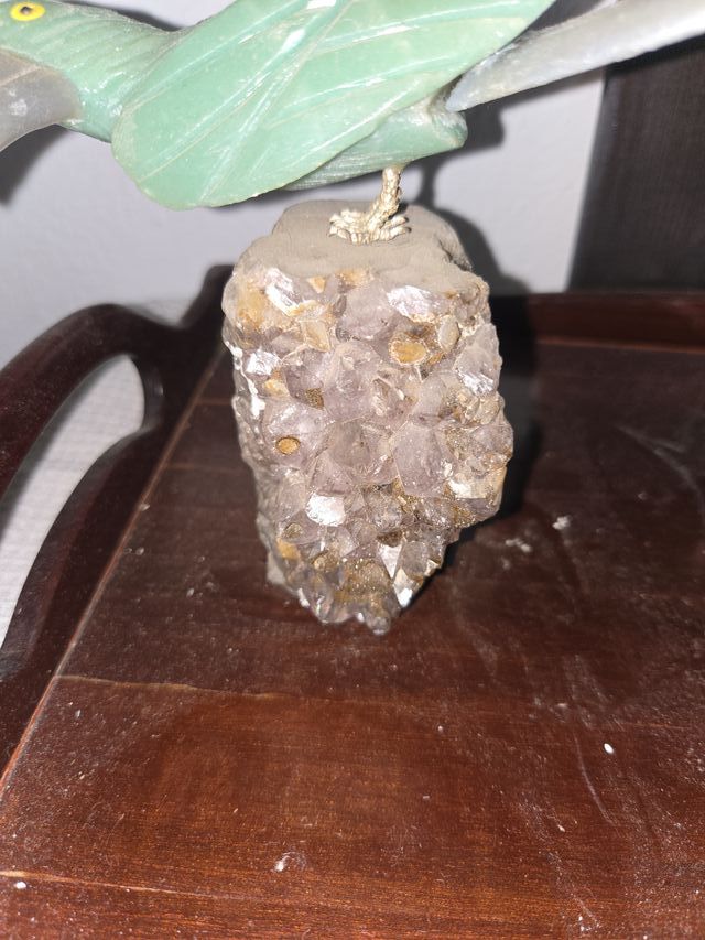 Figura de piedra de ave verde