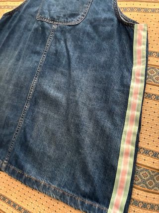 Peto vaquero denim con rayas laterales en rosa 