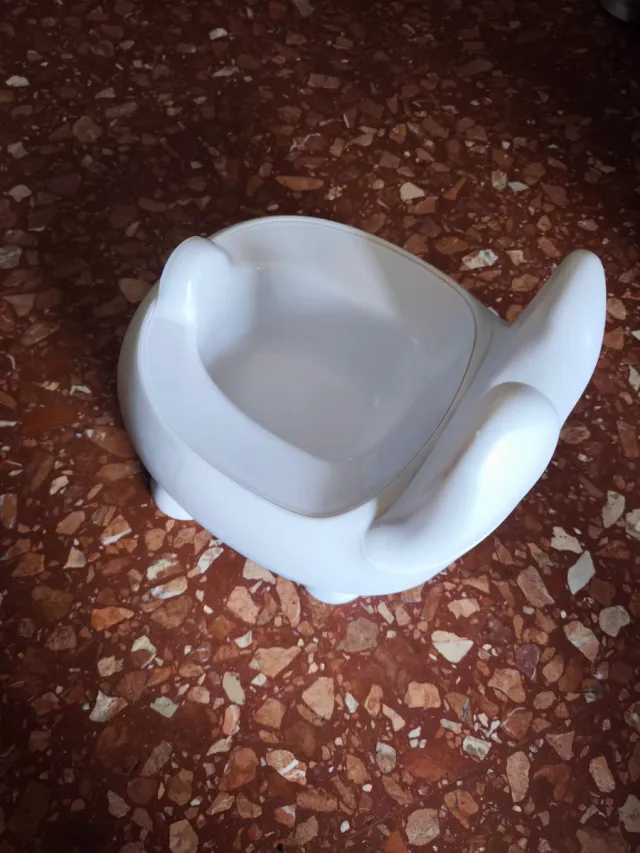 Orinal con diseño de conejo