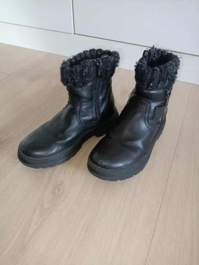 Botitas piel negras T.30