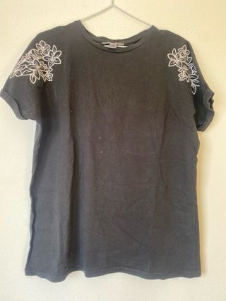 Camiseta negra Primark flores talla L