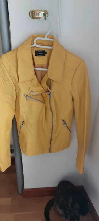 Cazadora ONLY amarilla Talla S
