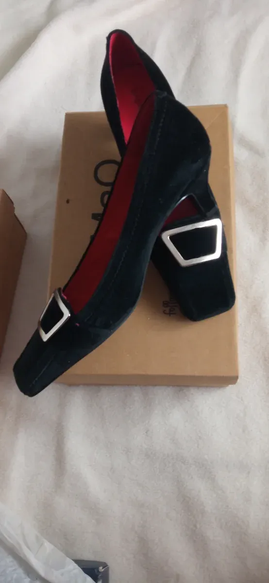 Zapatos Negros Mujer con Hebilla Plateada