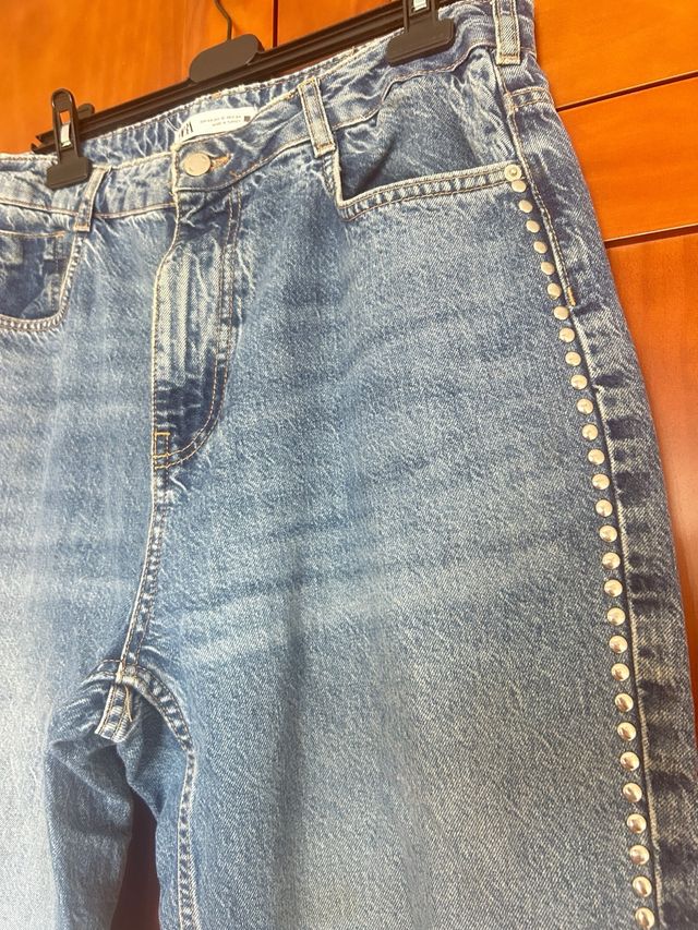 Vaqueros Zara con tachuelas