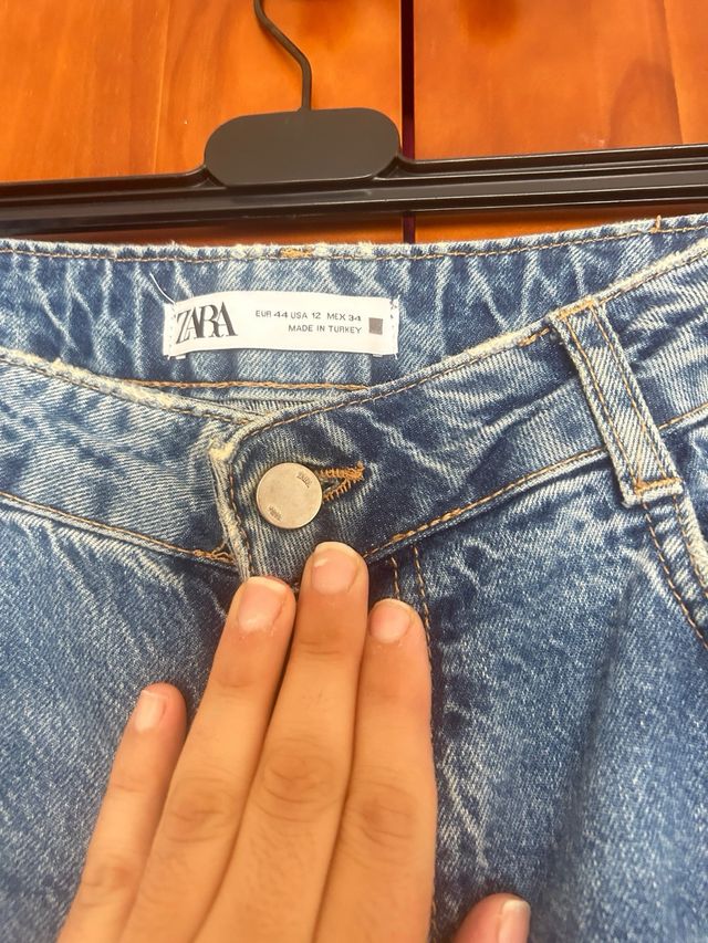 Vaqueros Zara con tachuelas