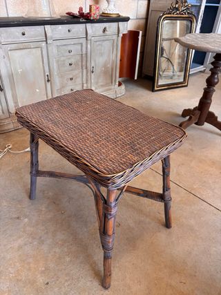 Tavolo laterale in vimini