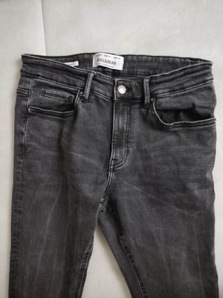 Pantalón negro super skinny