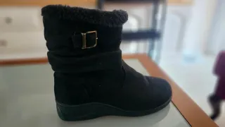 Botas negras con hebilla