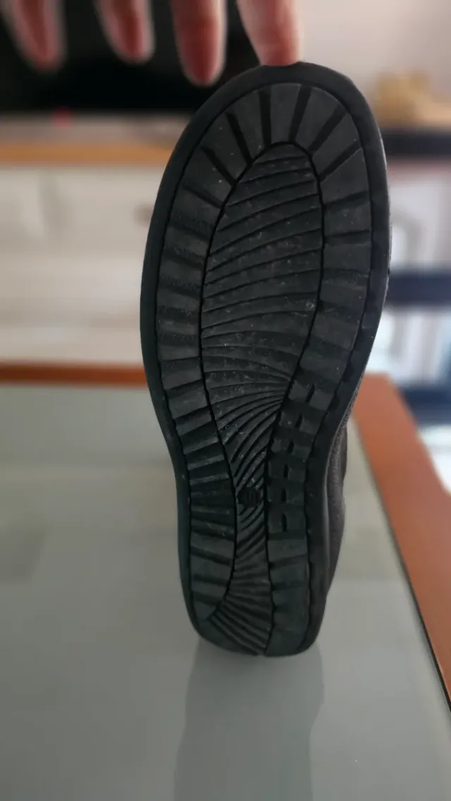 Botas negras con hebilla