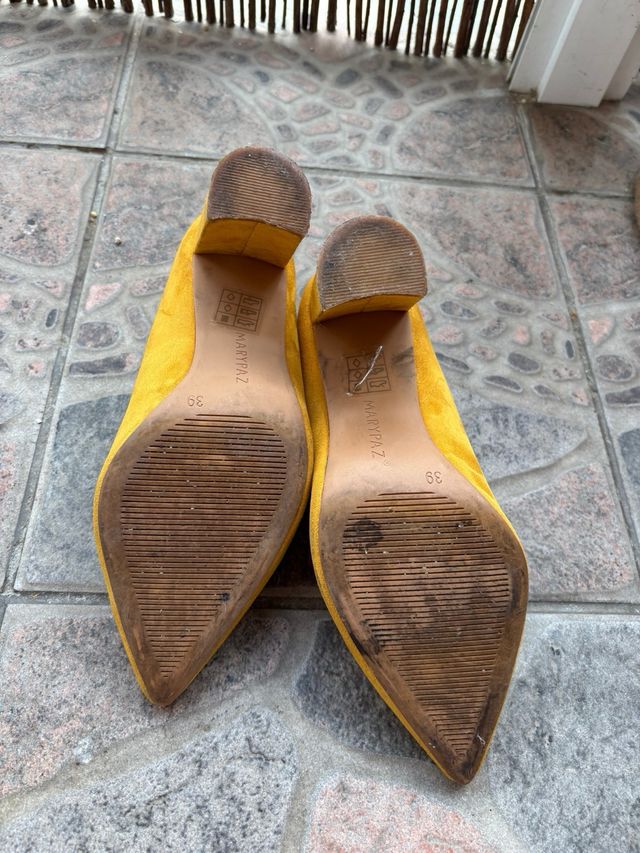 Zapatos de tacón ante amarillo
