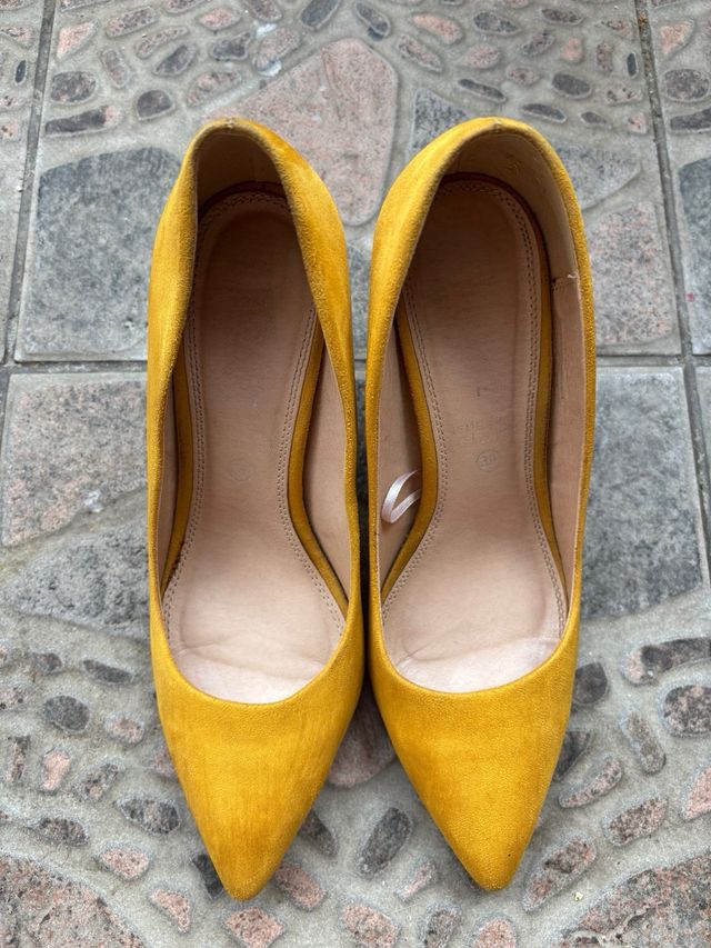Zapatos de tacón ante amarillo