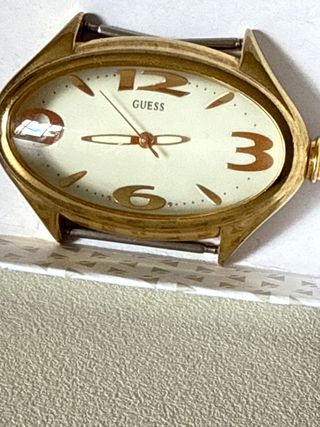 Reloj GUESS dorado y blanco